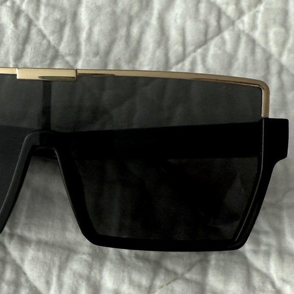 Bold Black and Gold Sunglasses with Angular Design NWOT - Picture 5 of 5